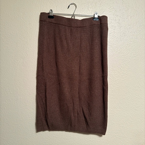 GAP Rib Midi Sweater Skirt - Picture 3 of 3